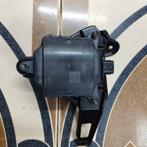 Hộp báo điểm mù xe ô tô Hệ thống cảnh báo điểm mù (Blind-spot monitoring – BSM) là thiết bị cảnh báo an toàn thông minh, có chức năng theo dõi các vị trí khuất tầm nhìn ở xung quanh trong quá trình xe di chuyển trên đường.