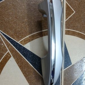 Tay mở ngoài lái Toyota Altis