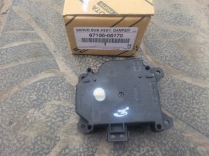 Mô tơ chia gió ngoài Toyota Camry