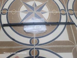 Nẹp chân kính trong Toyota Fortuner