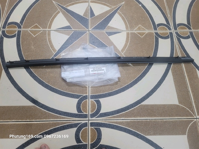 Nẹp chân kính trong Toyota Fortuner Nẹp chân kính trong Toyota Fortuner