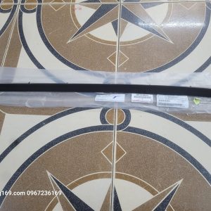 Nẹp chân kính trong trước trái Toyota Fortuner