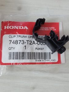 Nhựa đỡ thanh xoắn cốp Honda Accord