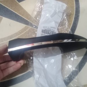 Tay mở cửa ngoài trái Toyota Altis