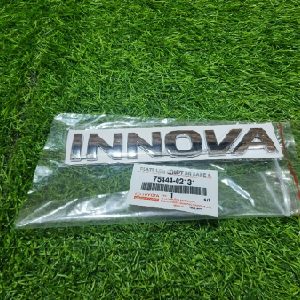 Chữ Innova sau Toyota Innova