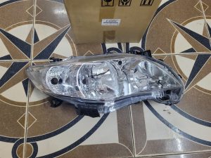 Đèn pha phải Toyota Altis 1.8