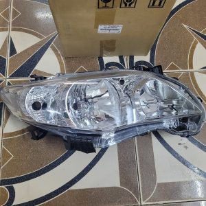 Đèn pha phải Toyota Altis 1.8
