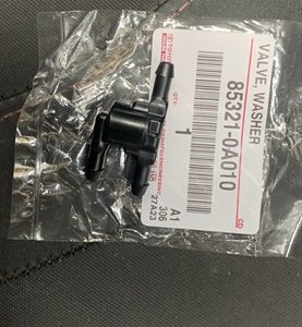 Van chia nước rửa kính Toyota altis